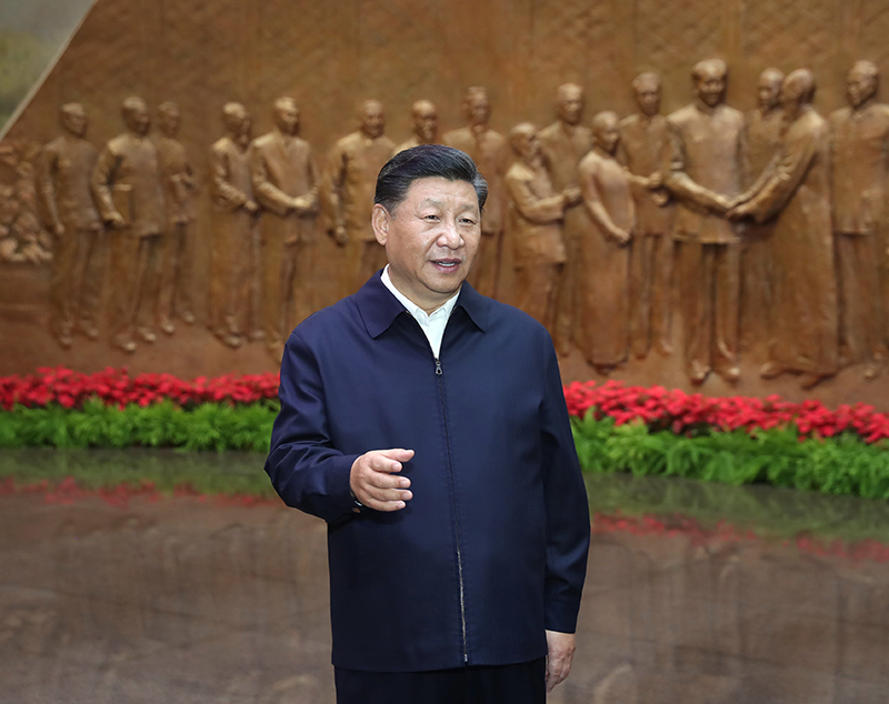 9月12日，中共中央總書記、國家主席、中央軍委主席習(xí)近平視察中共中央北京香山革命紀(jì)念地。這是習(xí)近平在香山革命紀(jì)念館參觀《為新中國奠基》主題展覽，并發(fā)表重要講話。