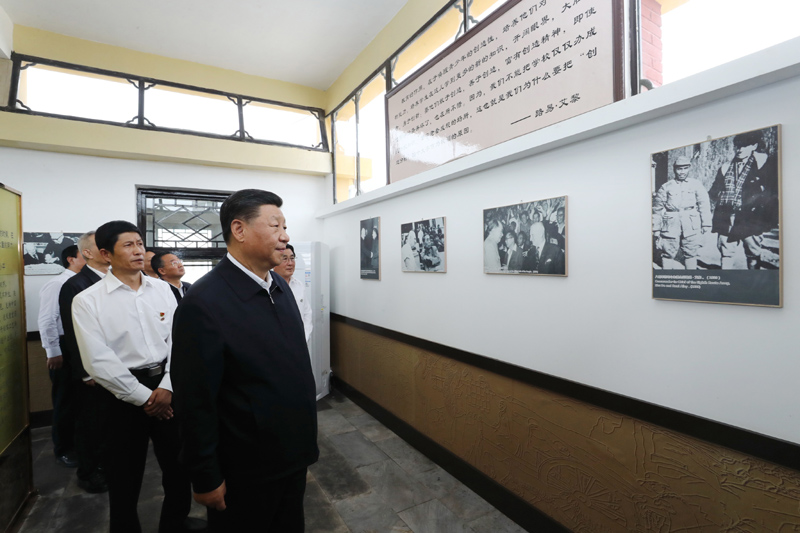 8月19日至22日，中共中央總書記、國家主席、中央軍委主席習(xí)近平在甘肅考察。這是20日下午，習(xí)近平在張掖市山丹培黎學(xué)校參觀學(xué)校創(chuàng)辦人路易·艾黎故居。
