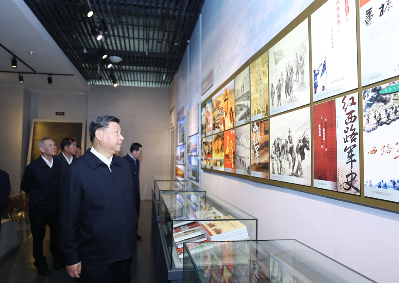 8月19日至22日，中共中央總書記、國家主席、中央軍委主席習(xí)近平在甘肅考察。這是20日上午，習(xí)近平在張掖市高臺縣參觀中國工農(nóng)紅軍西路軍紀(jì)念館。